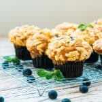 Moritz Frey backt bewusst: Saftige Grüsch-Muffins
