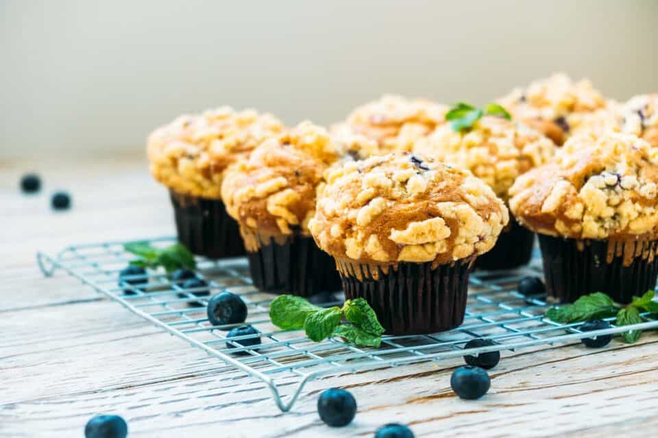 Moritz Frey backt bewusst: Saftige Grüsch-Muffins